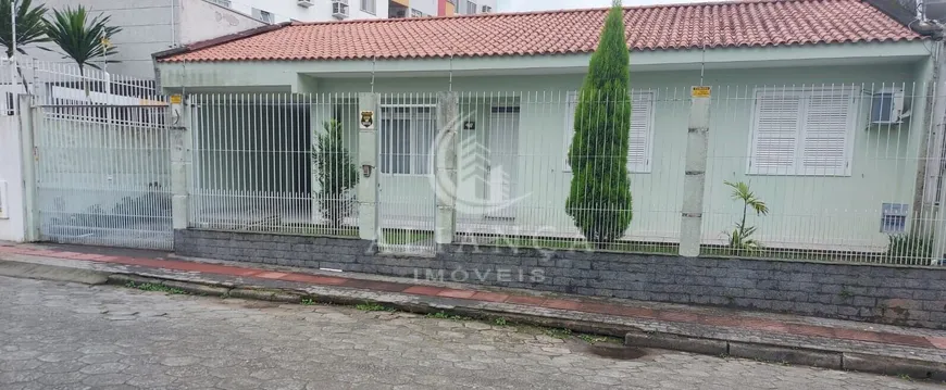 Foto 1 de Casa com 3 Quartos à venda, 200m² em Nossa Senhora do Rosário, São José