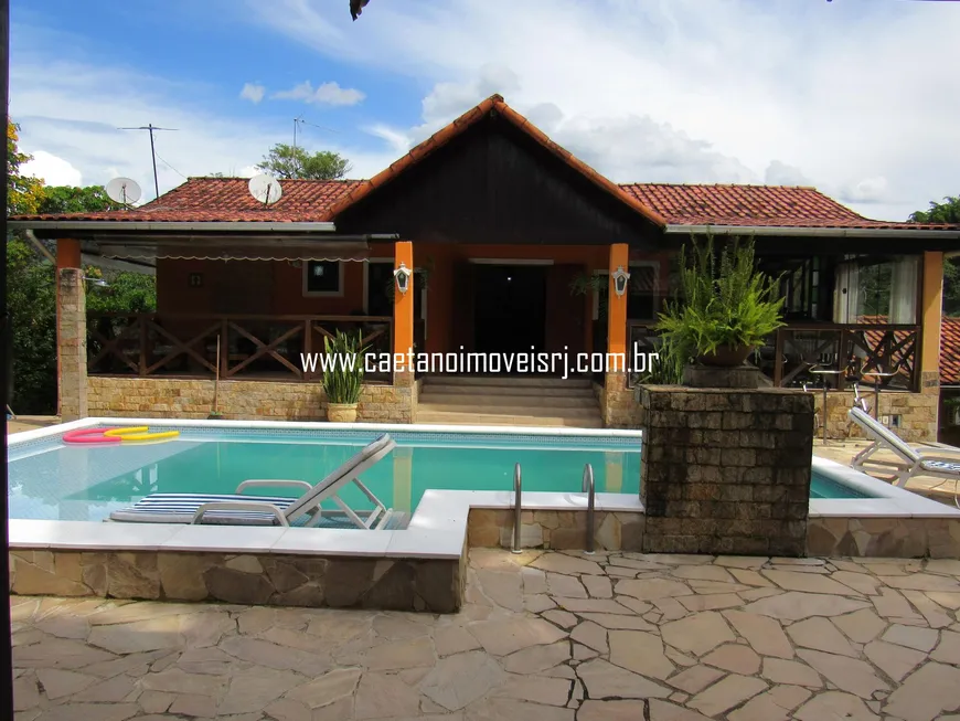 Foto 1 de Fazenda/Sítio com 8 Quartos à venda, 5000m² em Papucaia, Cachoeiras de Macacu