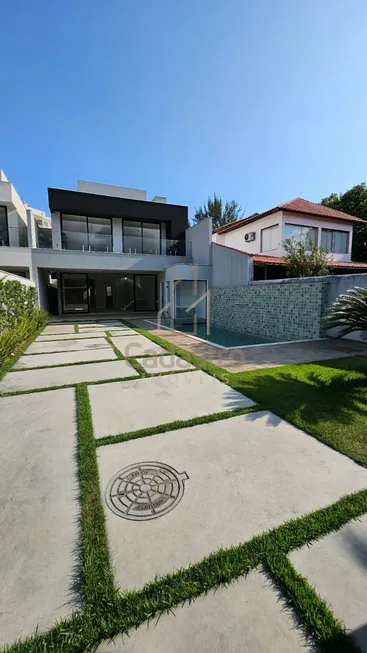 Foto 1 de Casa de Condomínio com 5 Quartos à venda, 380m² em Barra da Tijuca, Rio de Janeiro