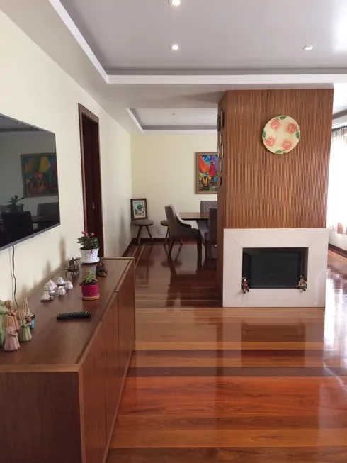 Foto 1 de Casa de Condomínio com 4 Quartos à venda, 263m² em Agriões, Teresópolis