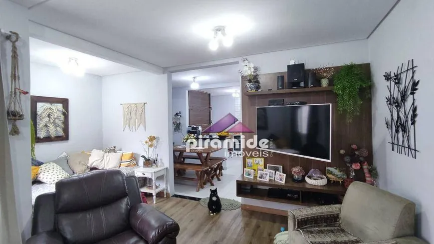 Foto 1 de Casa com 3 Quartos à venda, 182m² em Conjunto Residencial Vale Dos Pinheiros, São José dos Campos