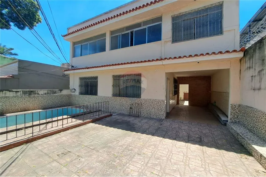 Foto 1 de Casa com 5 Quartos à venda, 262m² em  Vila Valqueire, Rio de Janeiro