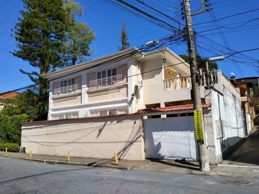 Foto 1 de Casa com 3 Quartos à venda, 186m² em Valparaiso, Petrópolis