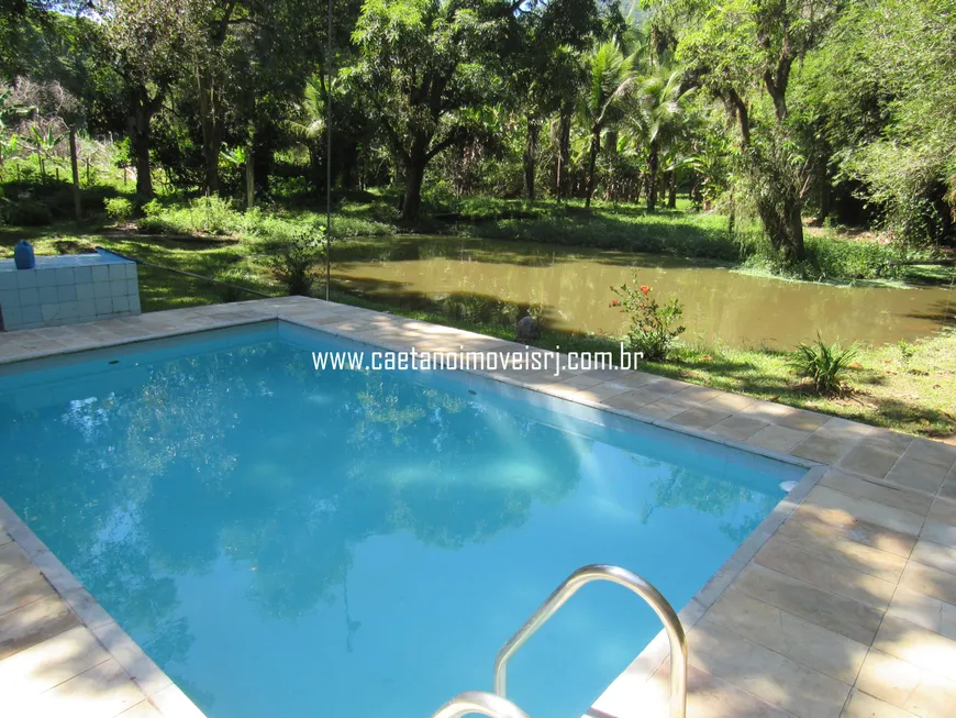 Foto 1 de Fazenda/Sítio com 3 Quartos à venda, 6000m² em Papucaia, Cachoeiras de Macacu