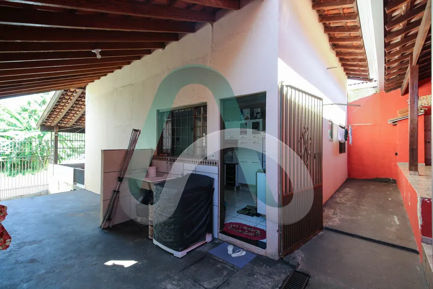 Foto 1 de Casa com 4 Quartos à venda, 166m² em Roseira, Londrina