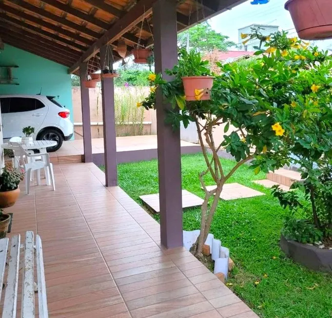 Foto 1 de Casa com 4 Quartos à venda, 150m² em Rio Tavares, Florianópolis