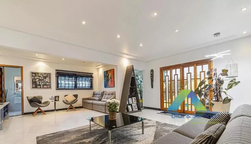 Foto 1 de Casa com 3 Quartos à venda, 300m² em Vila Brasílio Machado, São Paulo