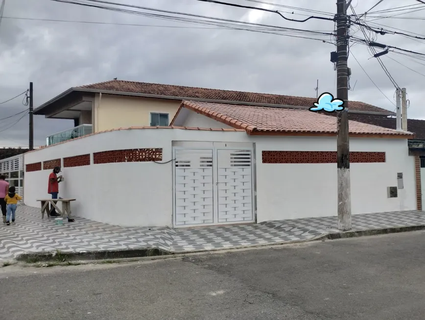 Foto 1 de Casa com 2 Quartos à venda, 74m² em Balneário Maracanã, Praia Grande