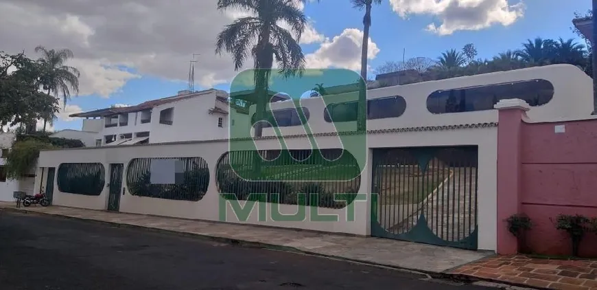 Foto 1 de Casa com 4 Quartos para alugar, 600m² em Lidice, Uberlândia