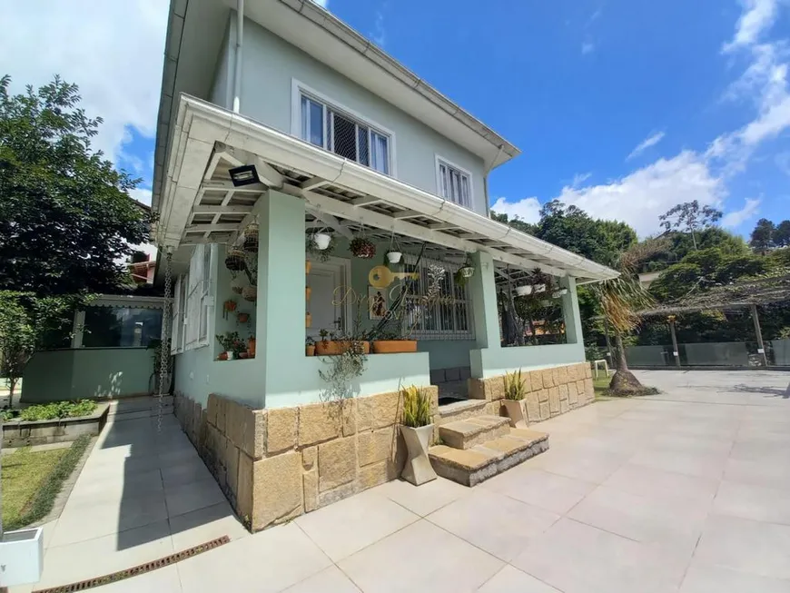 Foto 1 de Casa com 5 Quartos à venda, 640m² em Vila Muqui, Teresópolis