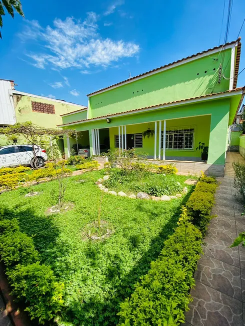 Foto 1 de Casa com 3 Quartos à venda, 185m² em Aterrado, Volta Redonda