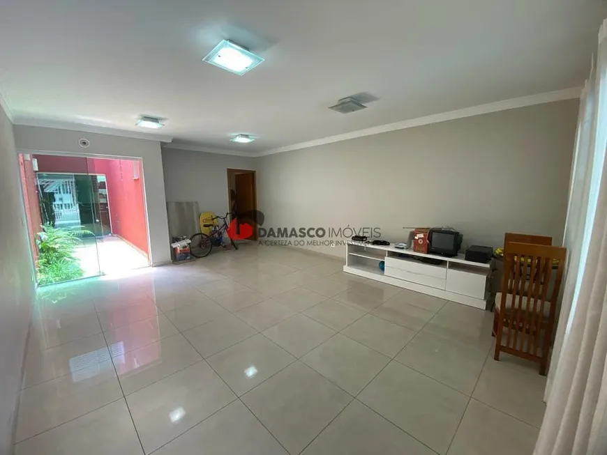 Foto 1 de Sobrado com 4 Quartos à venda, 248m² em Santa Maria, São Caetano do Sul