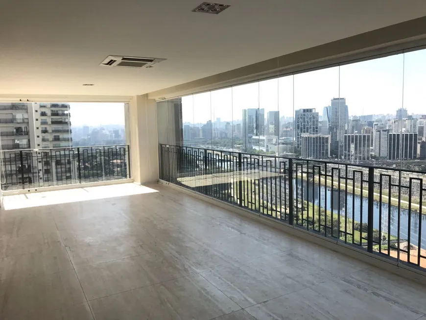 Foto 1 de Apartamento com 3 Quartos para alugar, 300m² em Cidade Jardim, São Paulo