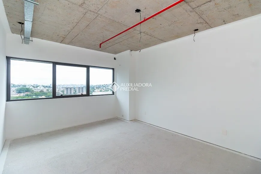 Foto 1 de Sala Comercial para alugar, 30m² em Teresópolis, Porto Alegre