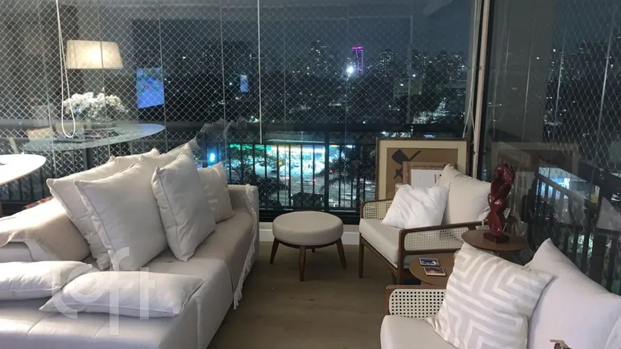 Foto 1 de Apartamento com 4 Quartos à venda, 134m² em Vila Olímpia, São Paulo