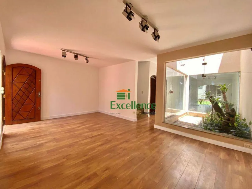 Foto 1 de Sobrado com 3 Quartos à venda, 229m² em Campestre, Santo André