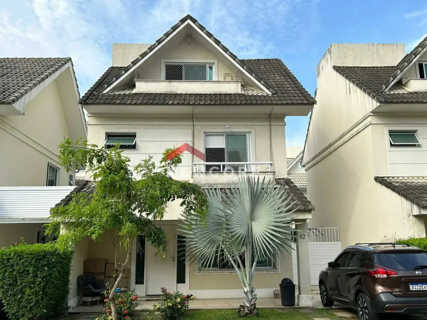 Foto 1 de Casa de Condomínio com 4 Quartos à venda, 160m² em Recreio Dos Bandeirantes, Rio de Janeiro