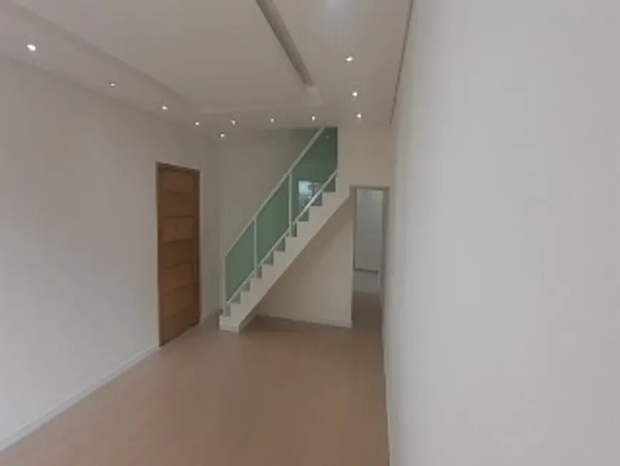 Foto 1 de Sobrado com 3 Quartos à venda, 250m² em Vila Monumento, São Paulo