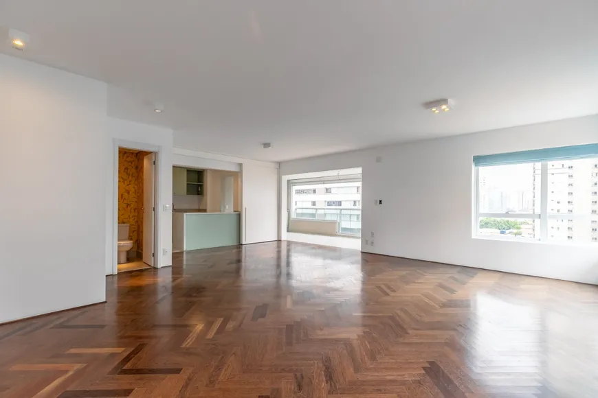 Foto 1 de Apartamento com 3 Quartos para alugar, 165m² em Brooklin, São Paulo