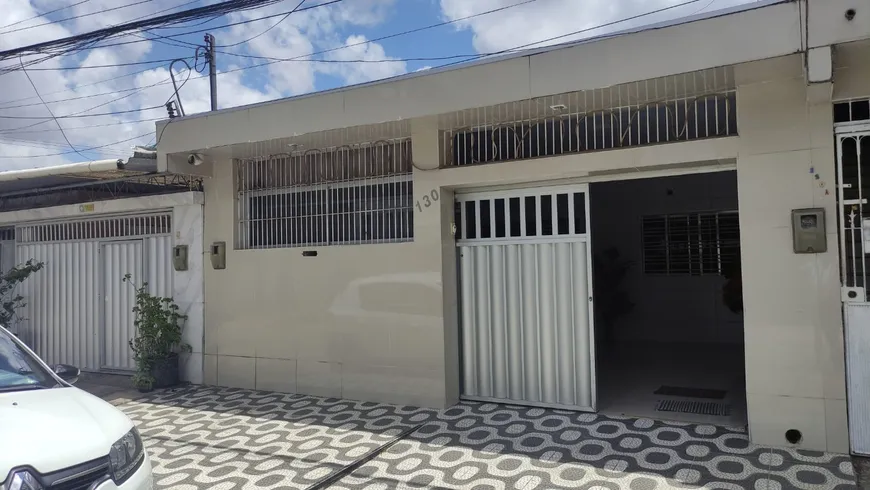 Foto 1 de Casa com 4 Quartos à venda, 137m² em Engenho do Meio, Recife