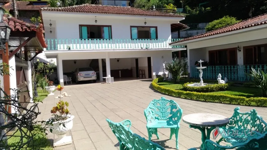 Foto 1 de Casa com 4 Quartos à venda, 500m² em Valparaiso, Petrópolis