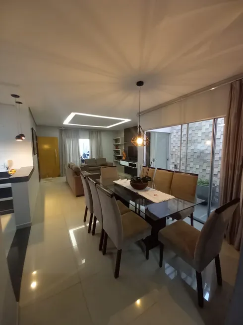 Foto 1 de Casa com 3 Quartos à venda, 187m² em Alto Umuarama, Uberlândia