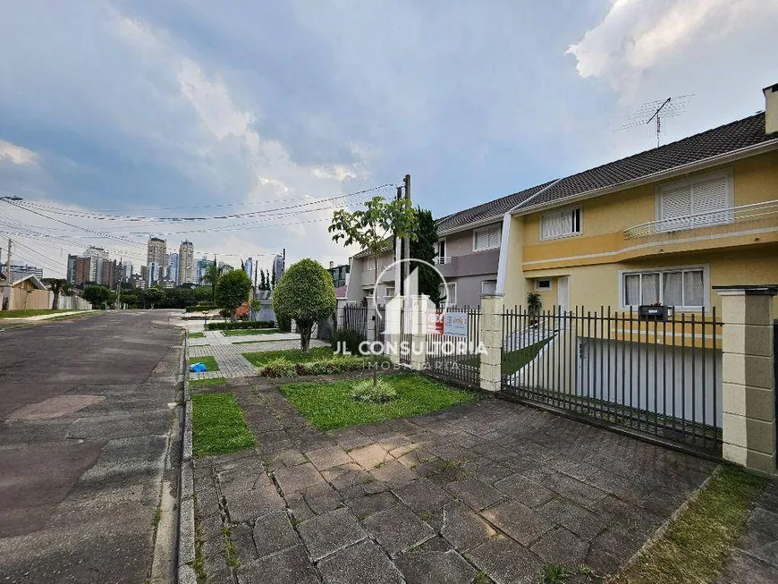 Foto 1 de Sobrado com 3 Quartos à venda, 169m² em Mossunguê, Curitiba