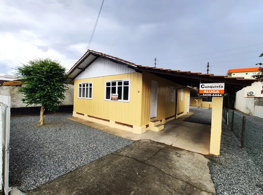 Foto 1 de Casa com 3 Quartos para alugar, 90m² em Bom Retiro, Joinville