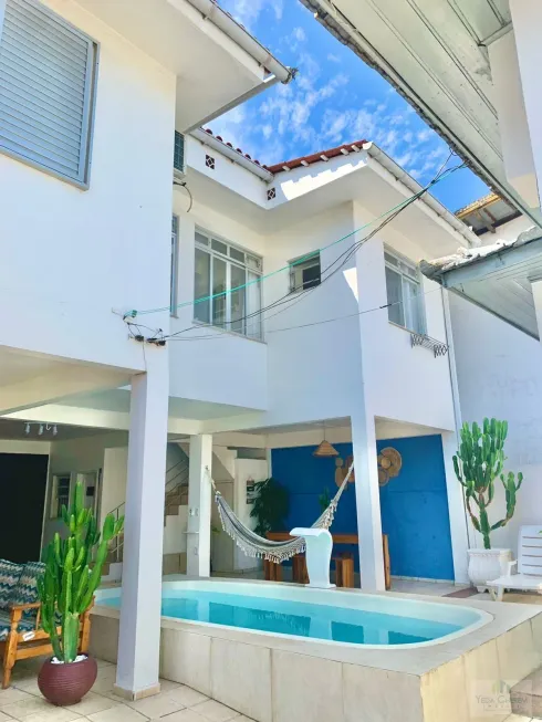 Foto 1 de Casa com 6 Quartos para alugar, 226m² em Estreito, Florianópolis