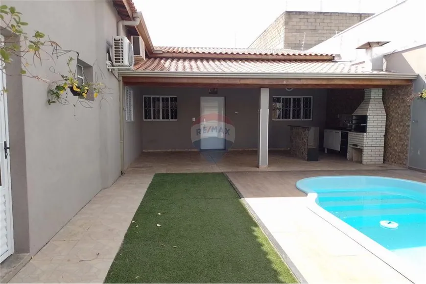 Foto 1 de Casa com 3 Quartos para alugar, 120m² em Daniel Rossetti, Cosmópolis