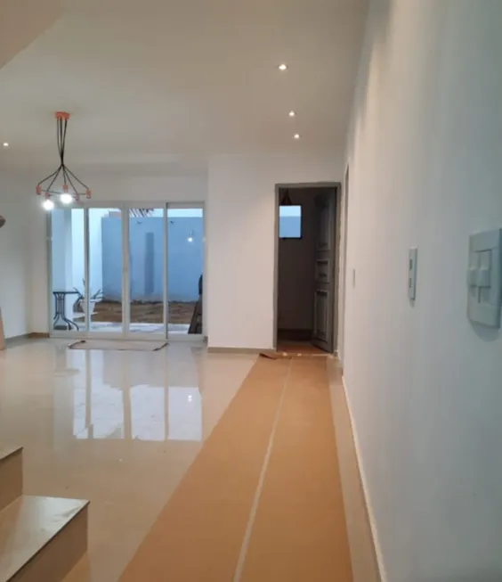 Foto 1 de Casa de Condomínio com 3 Quartos para venda ou aluguel, 217m² em Alphaville, Santana de Parnaíba