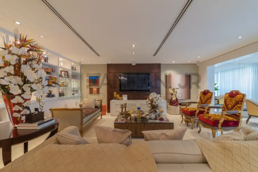 Foto 1 de Apartamento com 2 Quartos para alugar, 190m² em Jardim Paulista, São Paulo