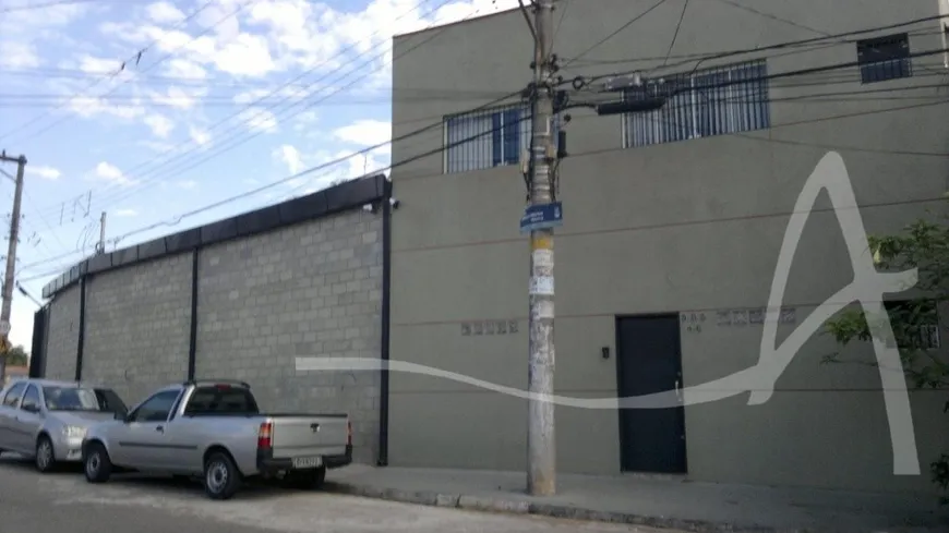 Foto 1 de Galpão/Depósito/Armazém à venda, 700m² em Interlagos, São Paulo