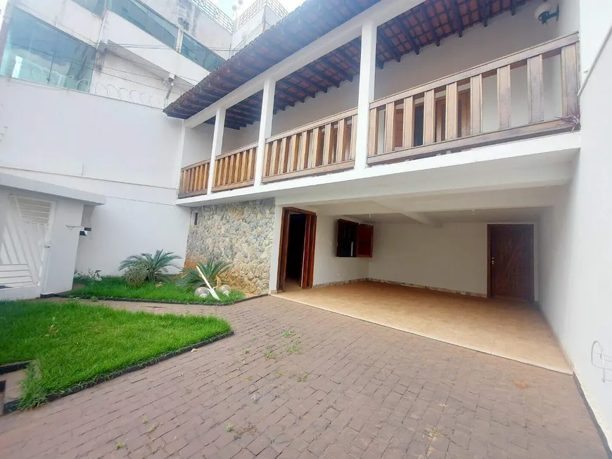 Foto 1 de Casa com 5 Quartos à venda, 300m² em Tabajaras, Uberlândia