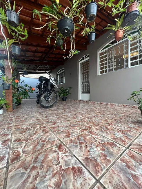 Foto 1 de Casa com 3 Quartos à venda, 120m² em Pedra Azul, Contagem