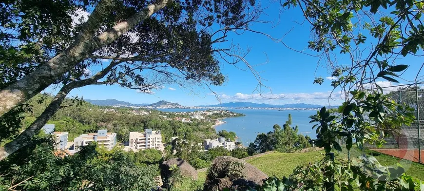 Foto 1 de Lote/Terreno à venda, 1700m² em Cacupé, Florianópolis