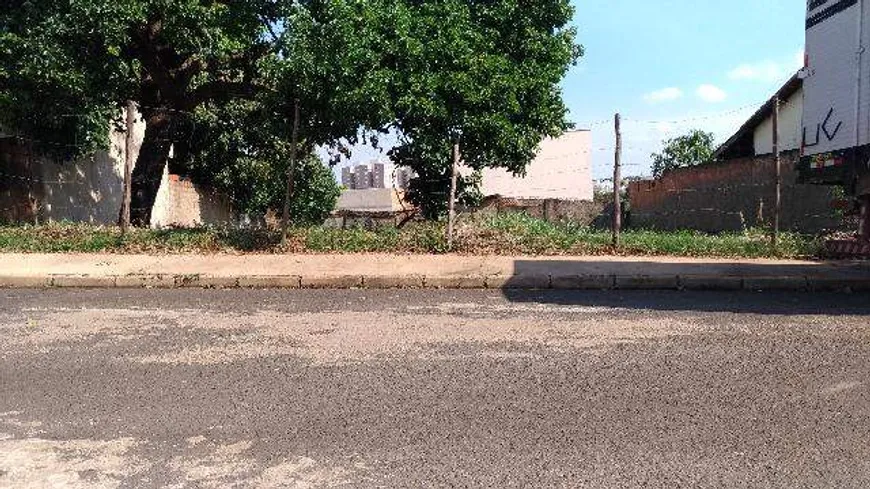 Foto 1 de Lote/Terreno à venda, 300m² em Lagoinha, Uberlândia