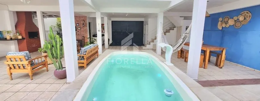 Foto 1 de Casa com 5 Quartos à venda, 154m² em Estreito, Florianópolis