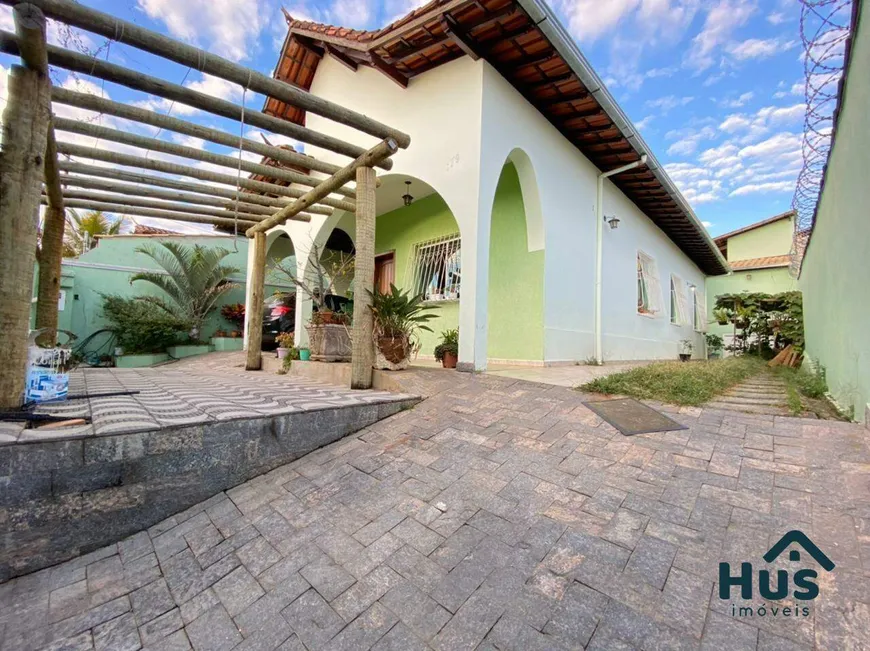 Foto 1 de Casa com 4 Quartos à venda, 220m² em Sinimbu, Belo Horizonte