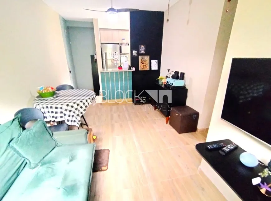 Foto 1 de Apartamento com 3 Quartos à venda, 53m² em Vargem Pequena, Rio de Janeiro