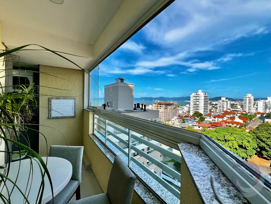 Foto 1 de Apartamento com 3 Quartos à venda, 92m² em Barreiros, São José