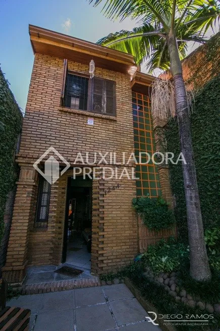 Foto 1 de Casa com 3 Quartos à venda, 137m² em Azenha, Porto Alegre