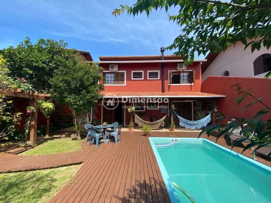 Foto 1 de Casa com 4 Quartos para alugar, 145m² em Itacorubi, Florianópolis