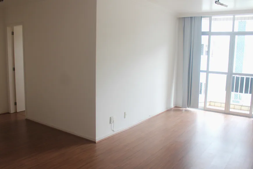 Foto 1 de Apartamento com 2 Quartos para venda ou aluguel, 80m² em Bingen, Petrópolis