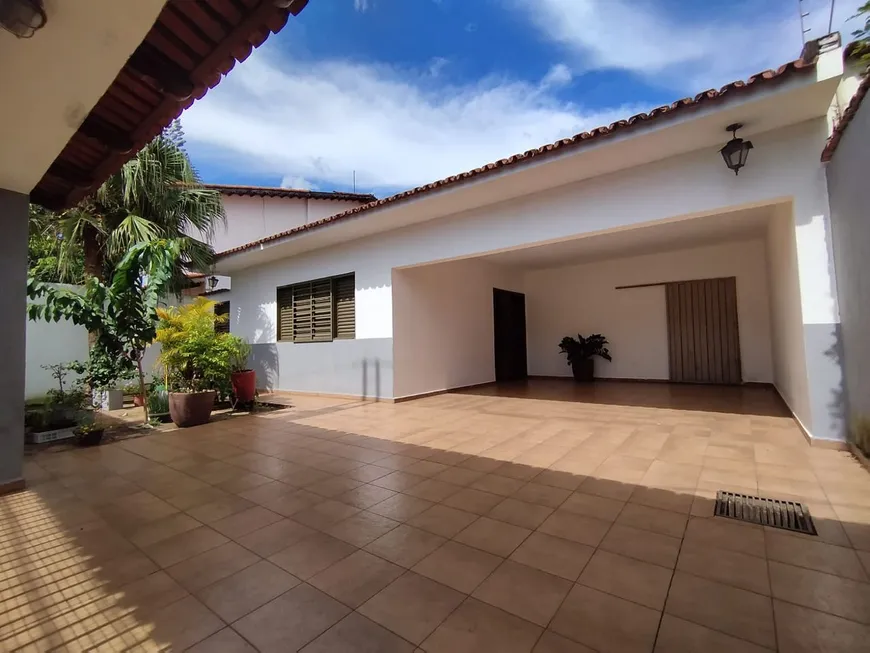 Foto 1 de Casa com 4 Quartos à venda, 230m² em Setor Sol Nascente, Goiânia