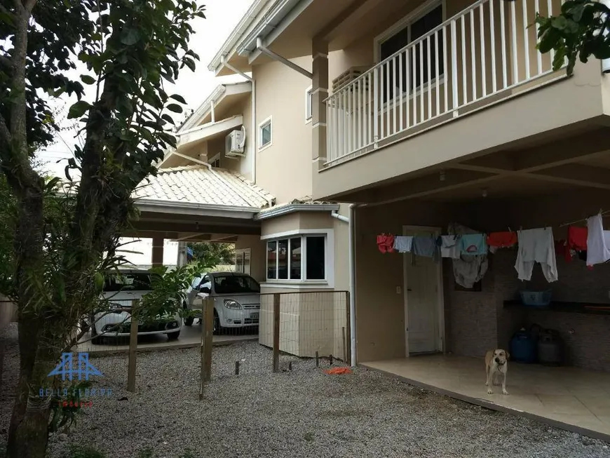 Foto 1 de Casa com 3 Quartos à venda, 250m² em Carianos, Florianópolis