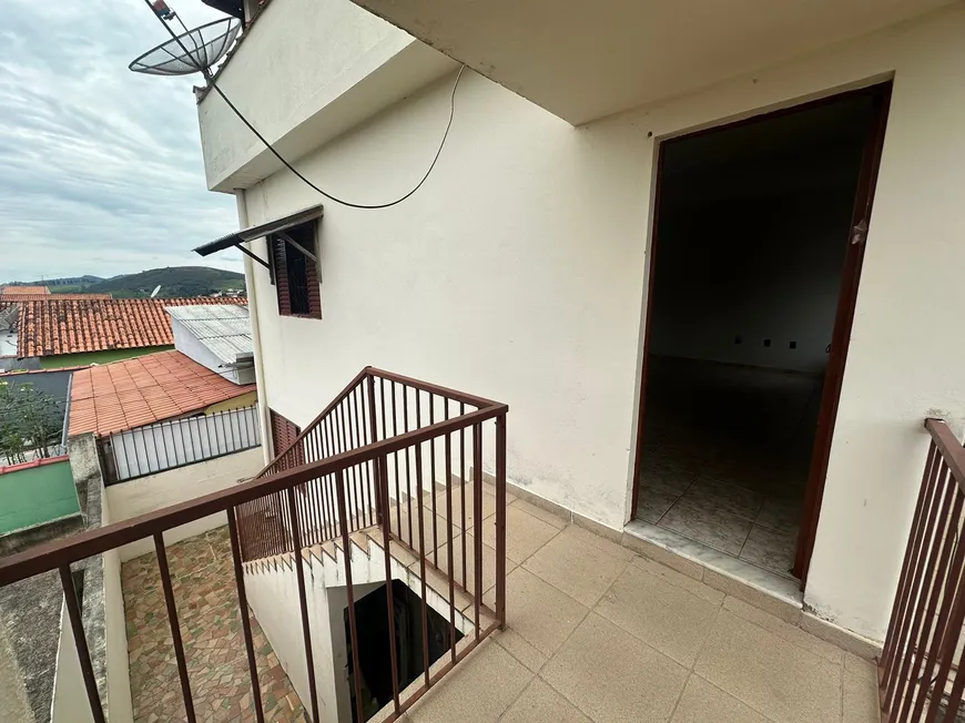 Foto 1 de Casa com 2 Quartos à venda, 70m² em Carioca, São Lourenço