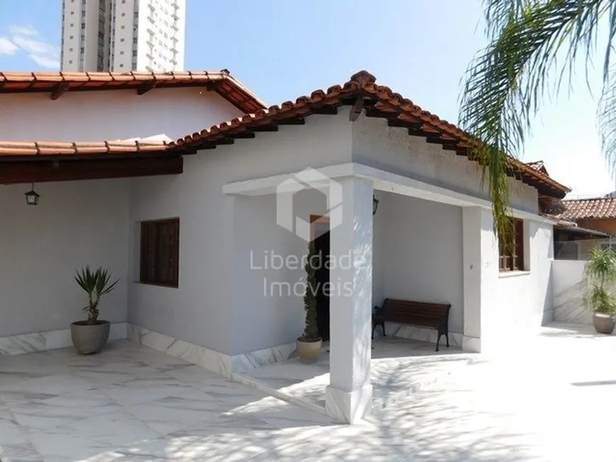 Foto 1 de Casa com 4 Quartos à venda, 228m² em Caiçaras, Belo Horizonte