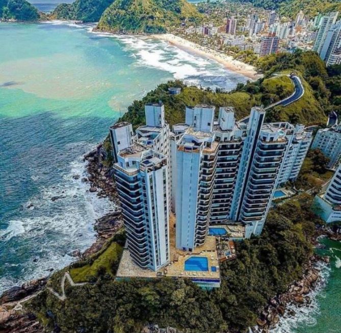 Foto 1 de Apartamento com 5 Quartos à venda, 250m² em Jardim Astúrias, Guarujá