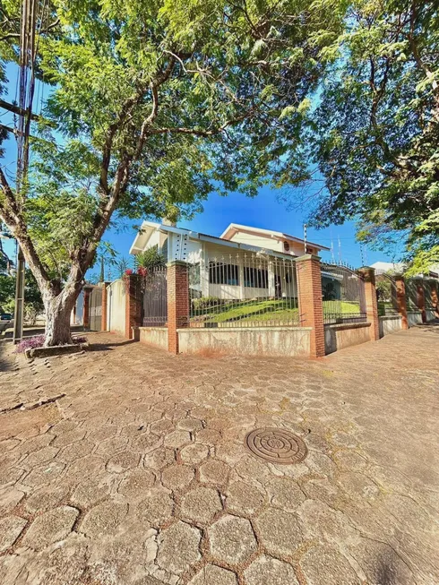 Foto 1 de Casa com 4 Quartos para alugar, 804m² em Zona 05, Maringá